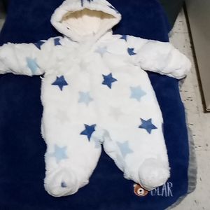 Baby boy or girl Fleece Snow Suit very Thick and in excellent condition size 0-3